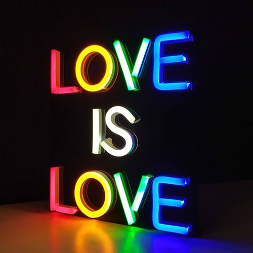 Placa-Neon-LED-Love-is-Love-2