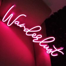 letreiro-rosa-de-neon-led-wanderlust